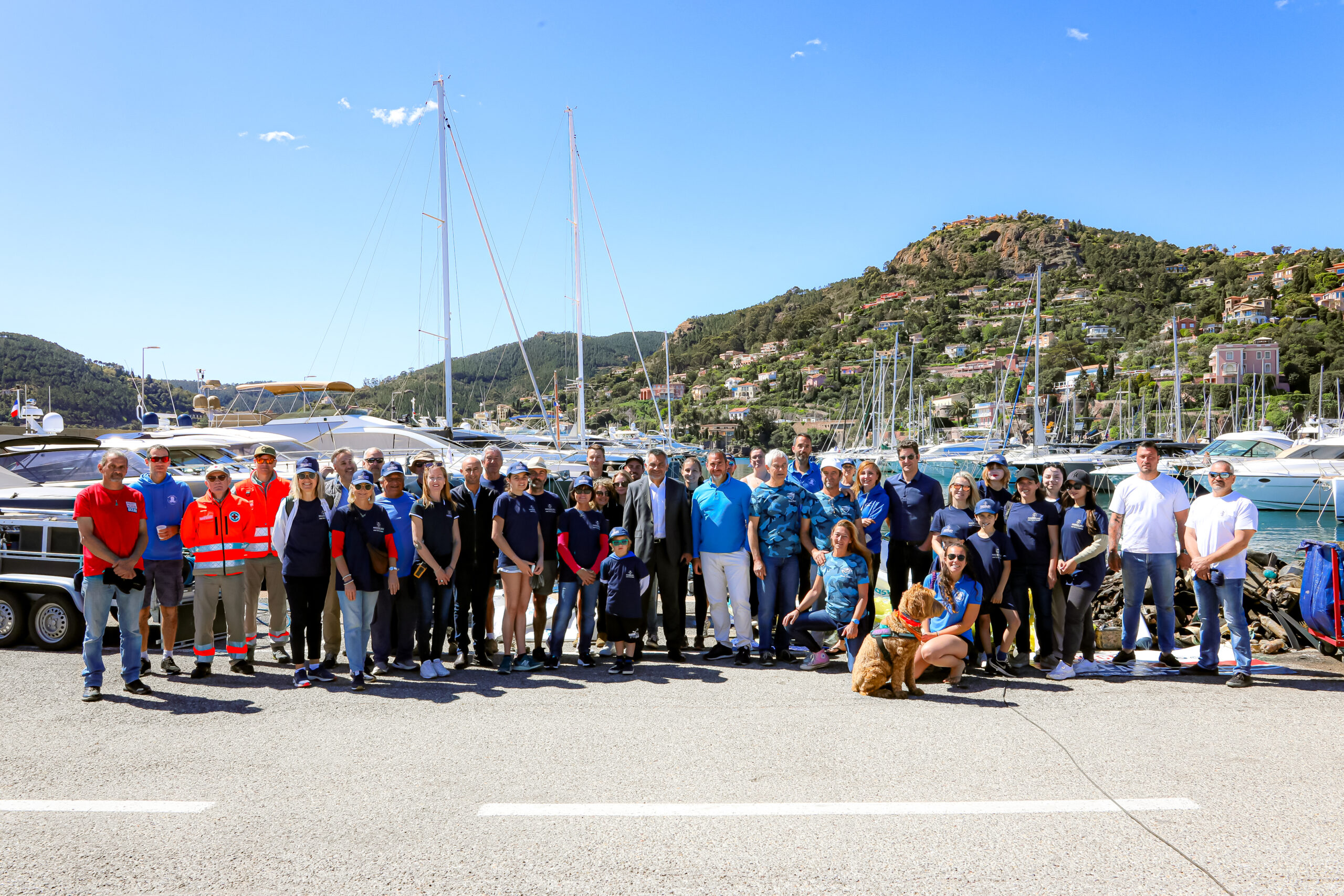 Participez à l'action de dépollution du port.